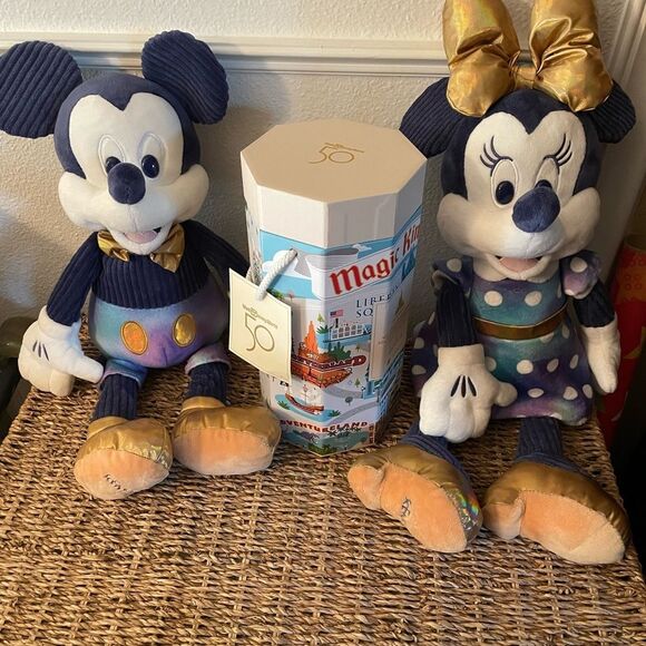 Mickey and Minnie Scentsy Purple Gold Plush Magic Kingdom Hallmark 1000 Puzzle - Picture 10 of 12